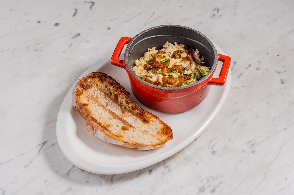 GÖBƏLƏKLİ ÇIRPILMIŞ YUMURTA