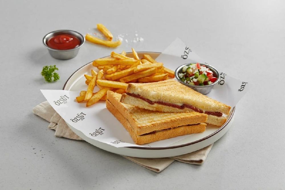 Sucuklu tost