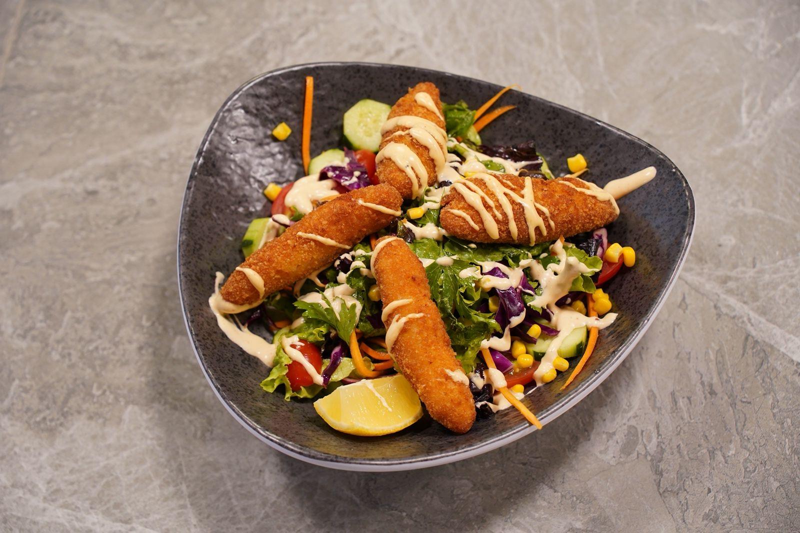 Çıtır toyuq salatı