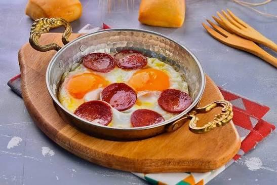 Sucuklu yumurta