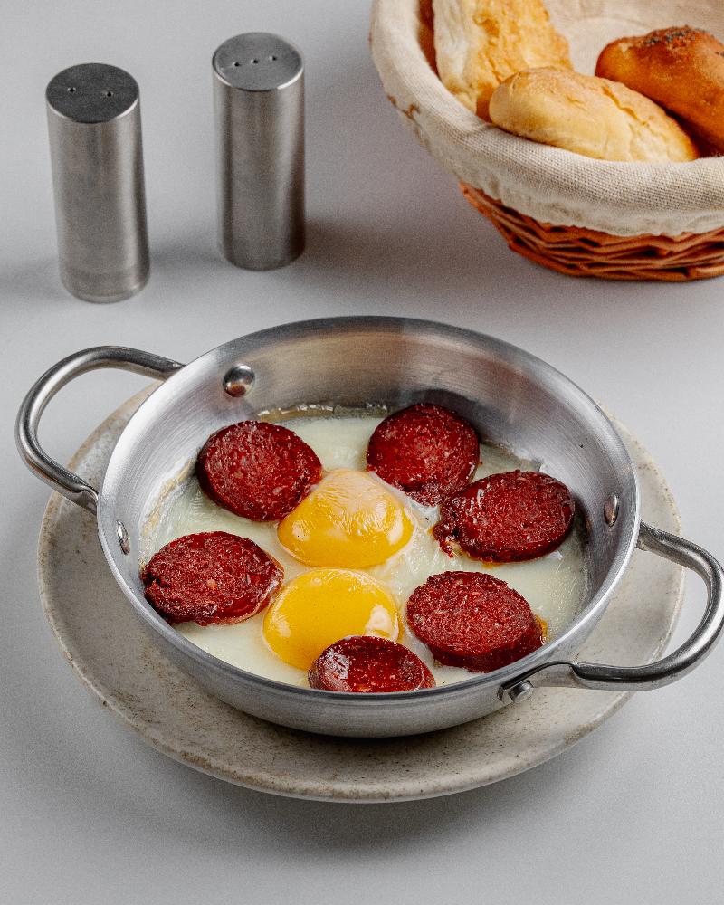 Sucuqlu Yumurta