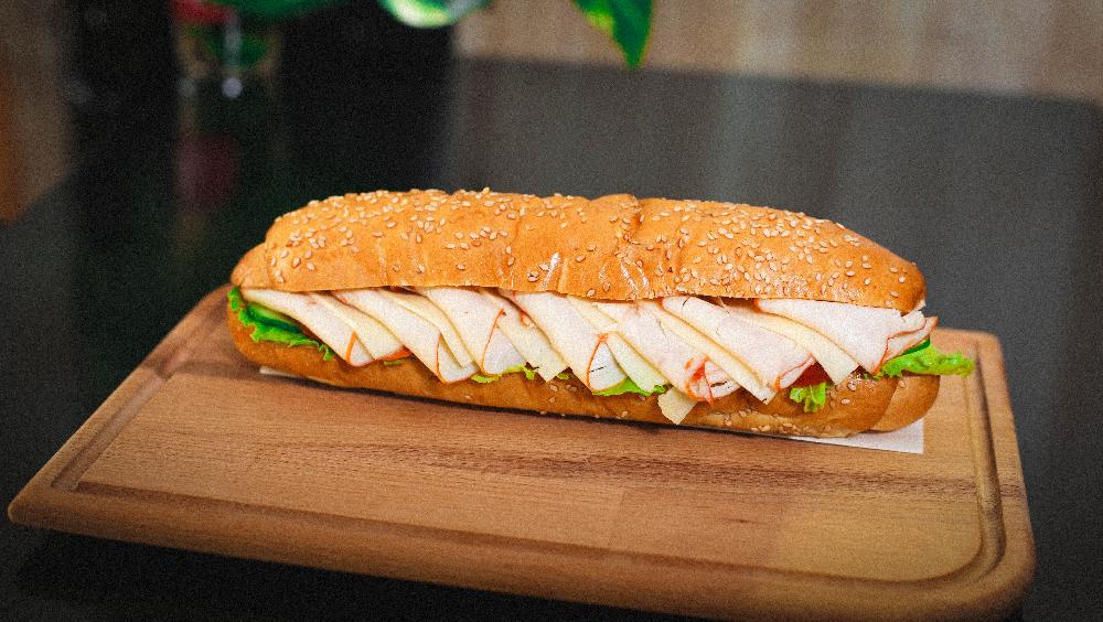 Hisə verilmiş toyuq ilə sendviç