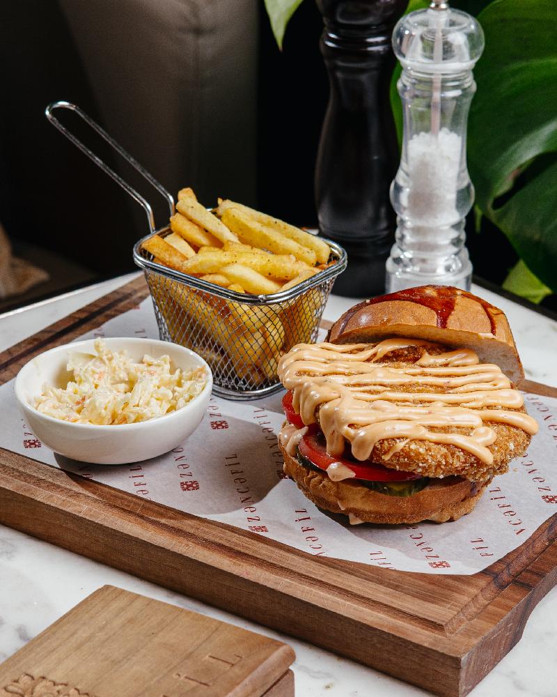 MAYO-CHILI SOUSLU TOYUQ BURQER