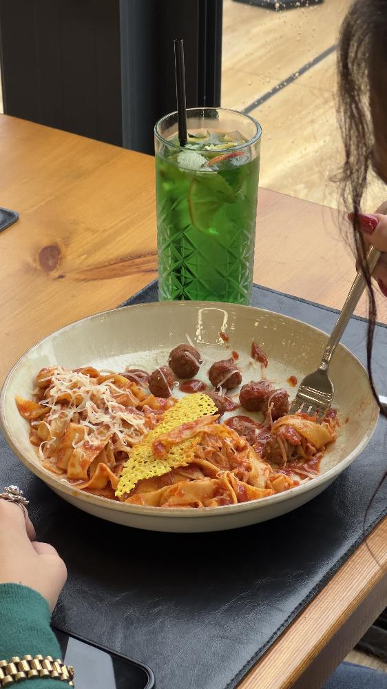 Pomidor souslu tagliatelle