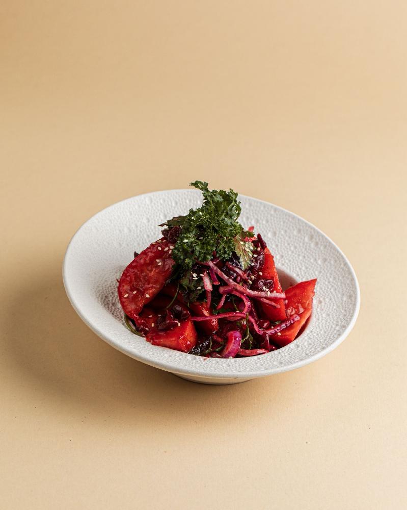 Vişnəli pomidor salat