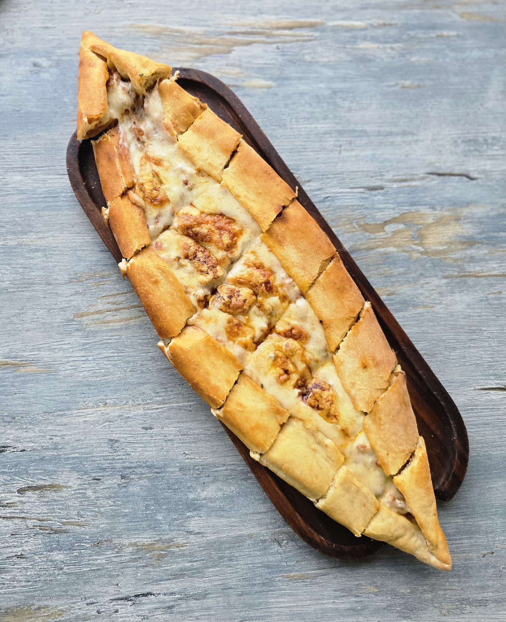 Pide qıyməlı kaşarlı