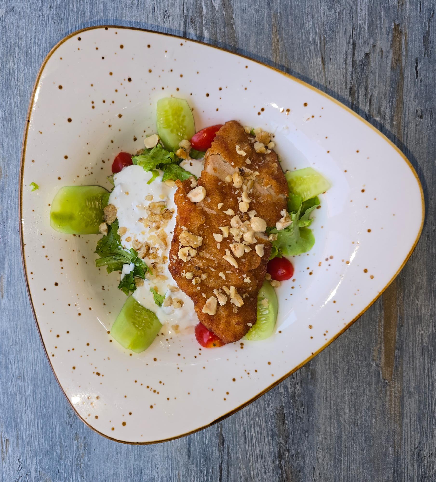 Çıtır toyuq salatı 