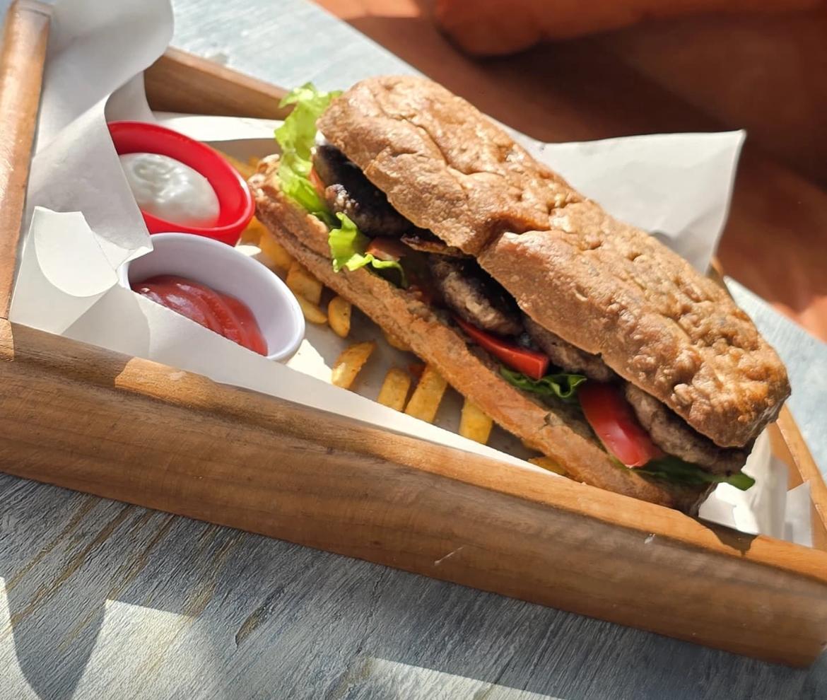 Ekmek arası köftə 