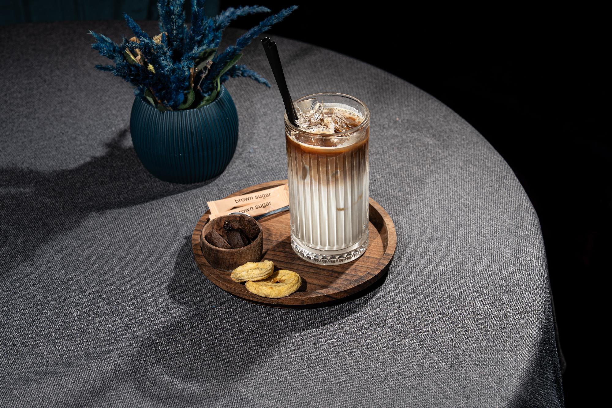 Ice caramel macchiato