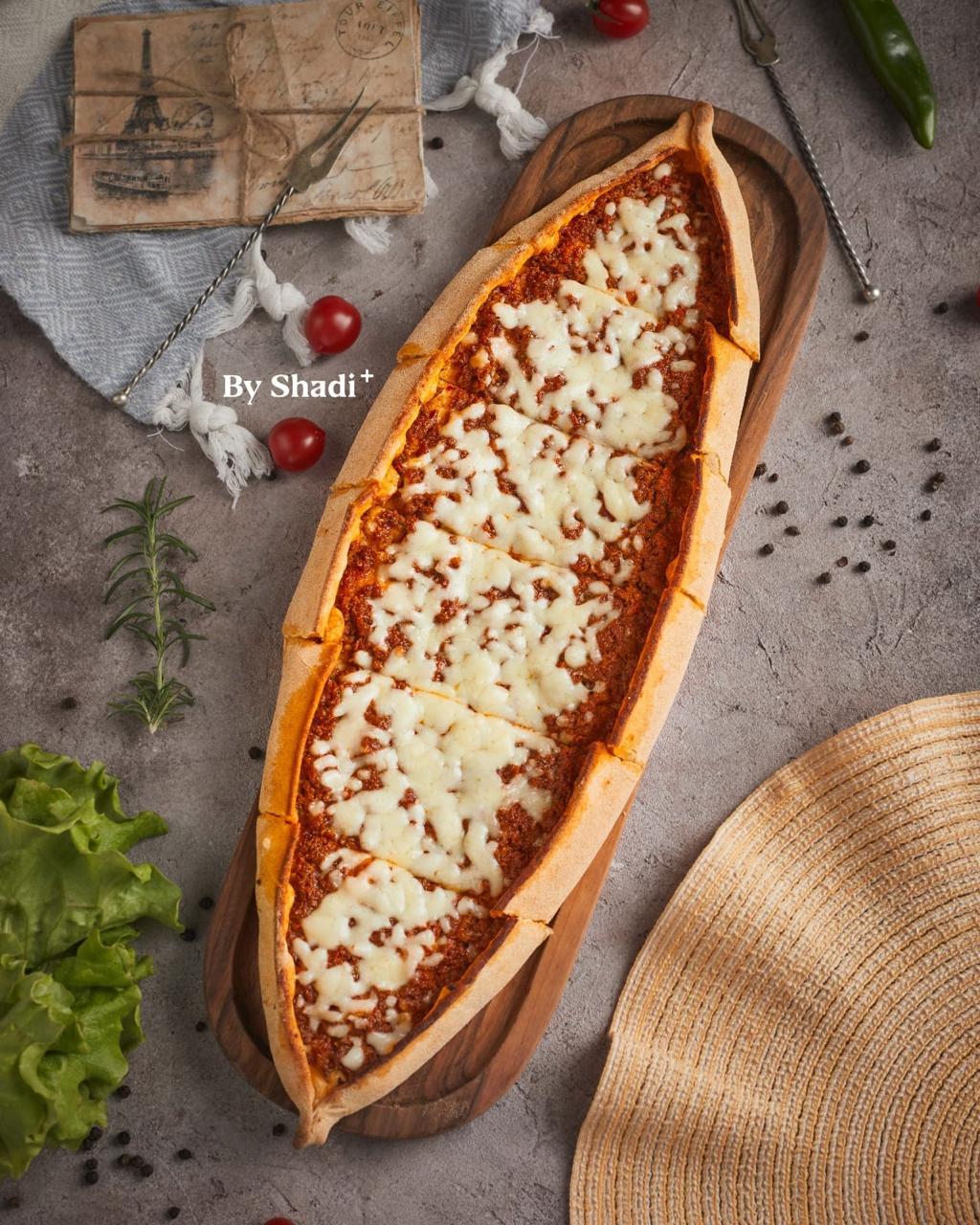 Qıymalı kaşarlı pide