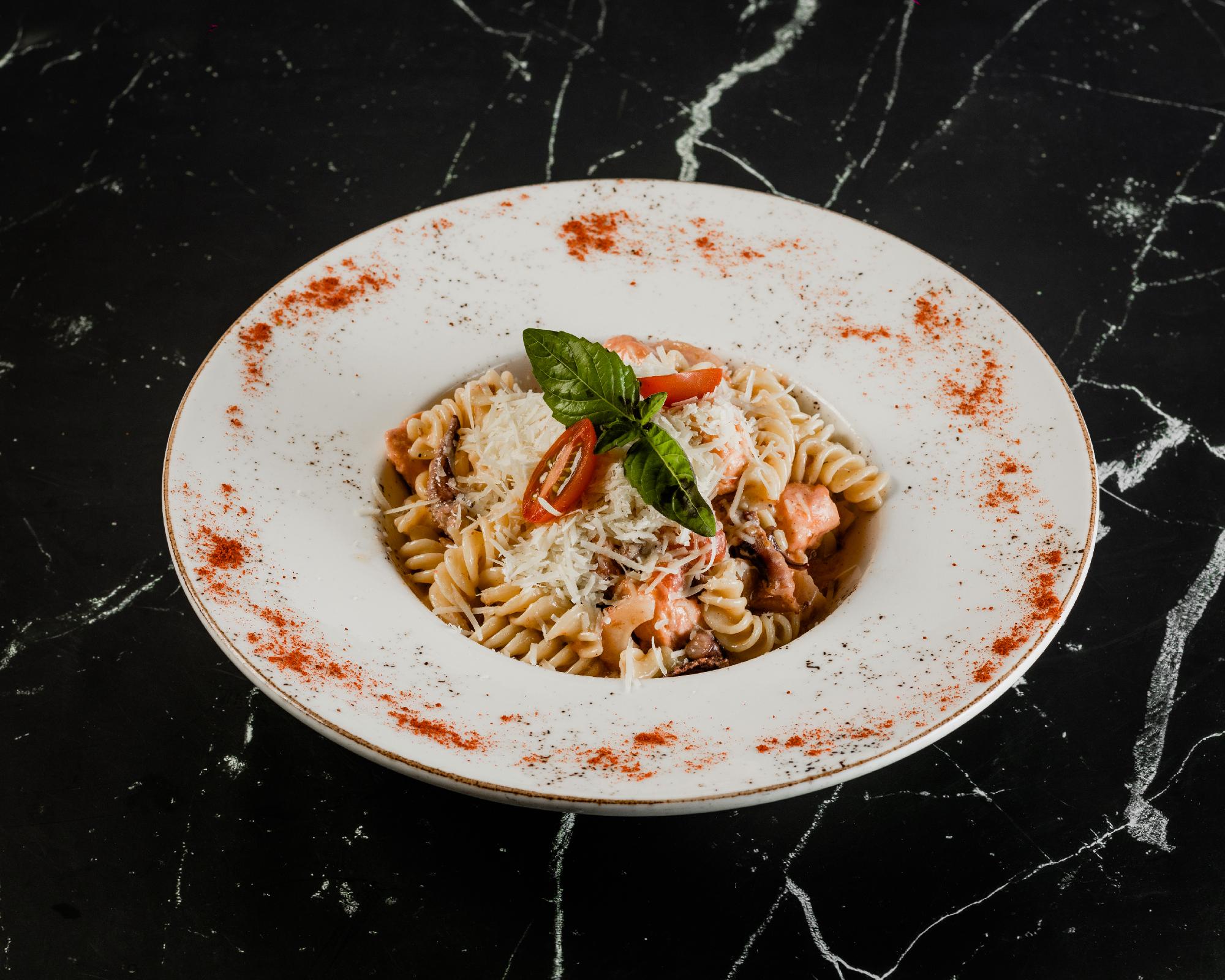 Fisuli dəniz məhsulları ilə