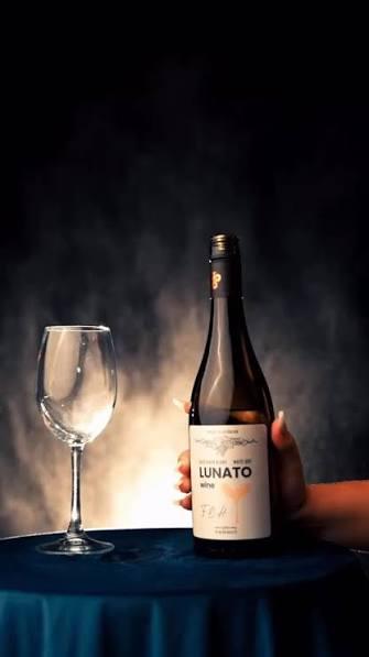 Lunato glass