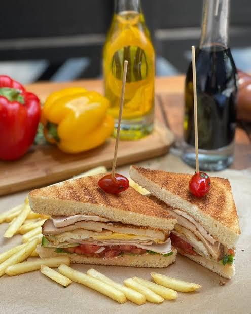  Toyuqlu sandvich-tost