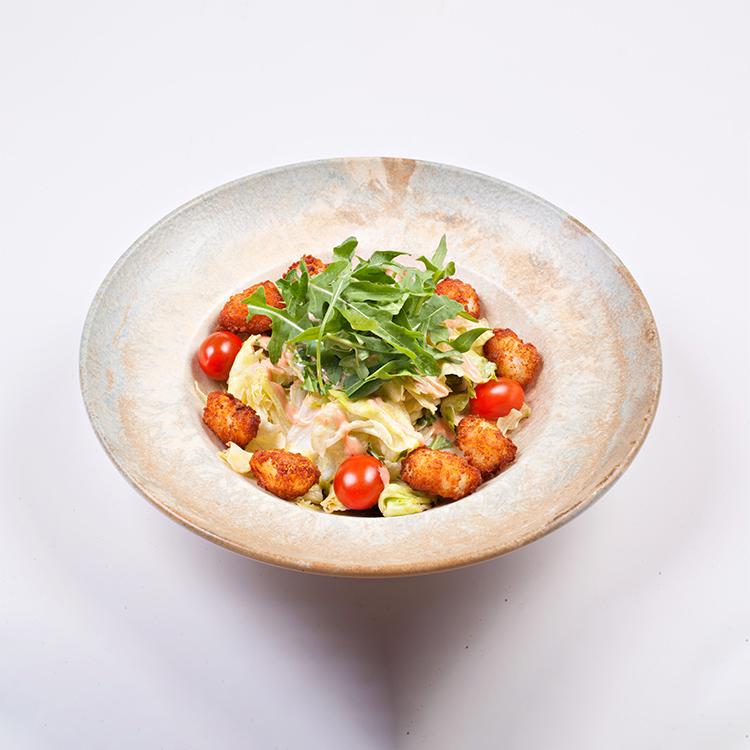 Toyuq popkorn salatı