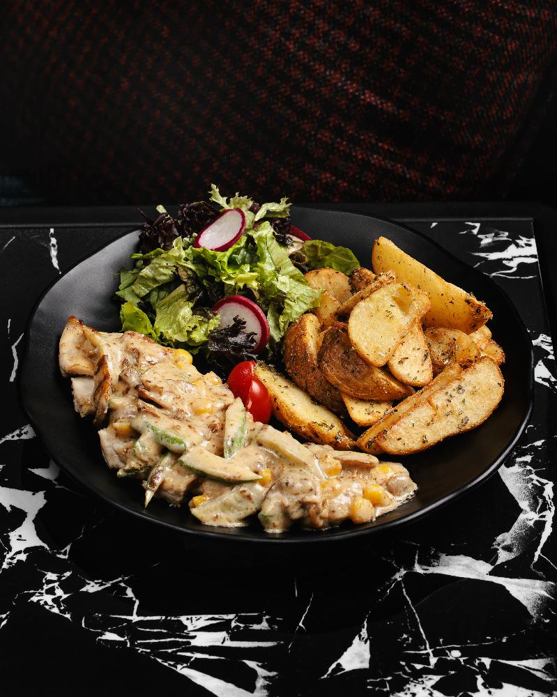 Tərəvəzli qaymaq souslu toyuq