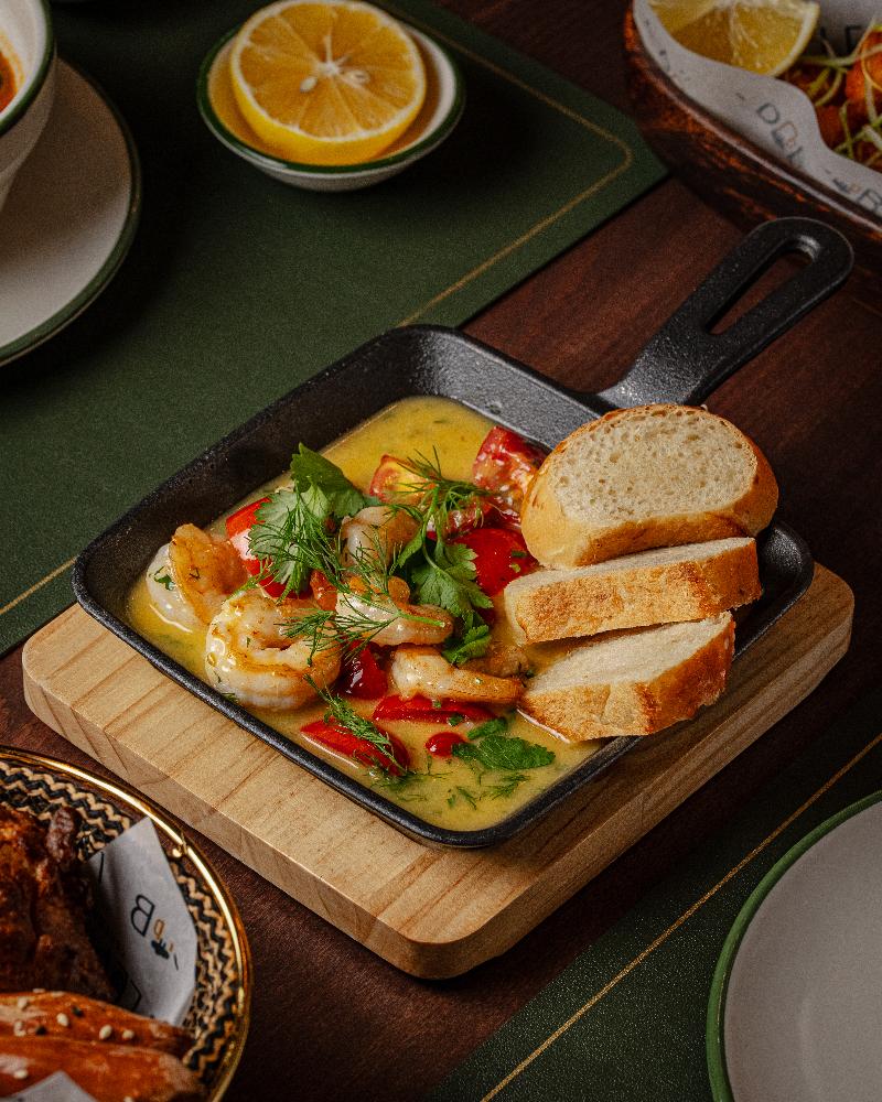  Krevetlər Sarımsaq Sousunda