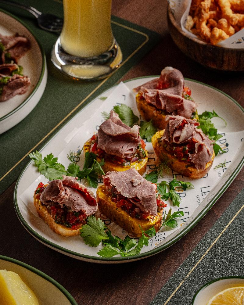 Brusketta Pastrami ilə