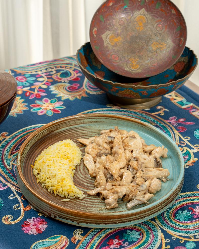 Stroganoff toyuq əti ilə 