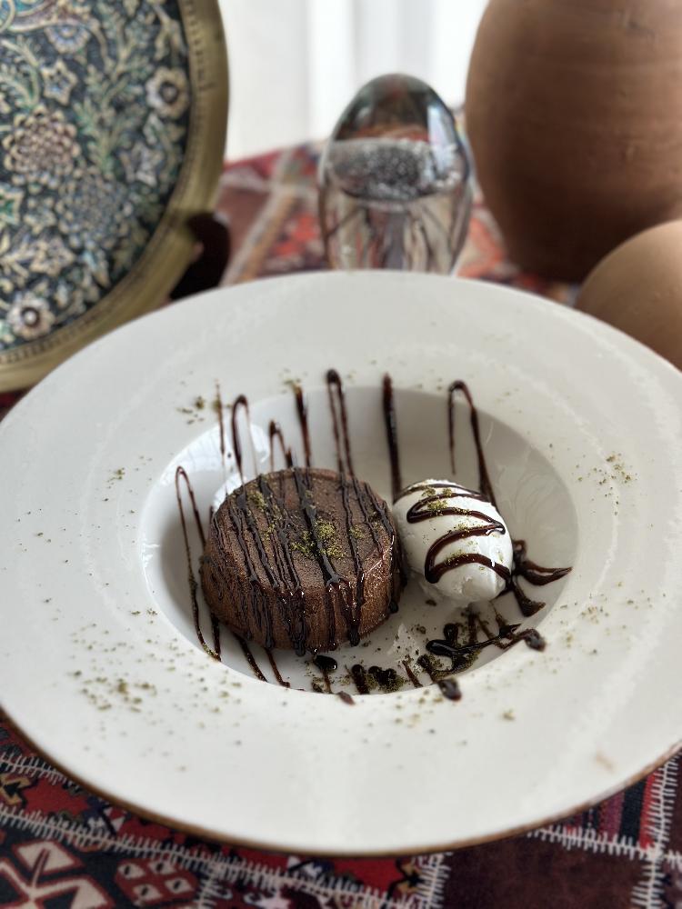 İsti şokoladlı tort