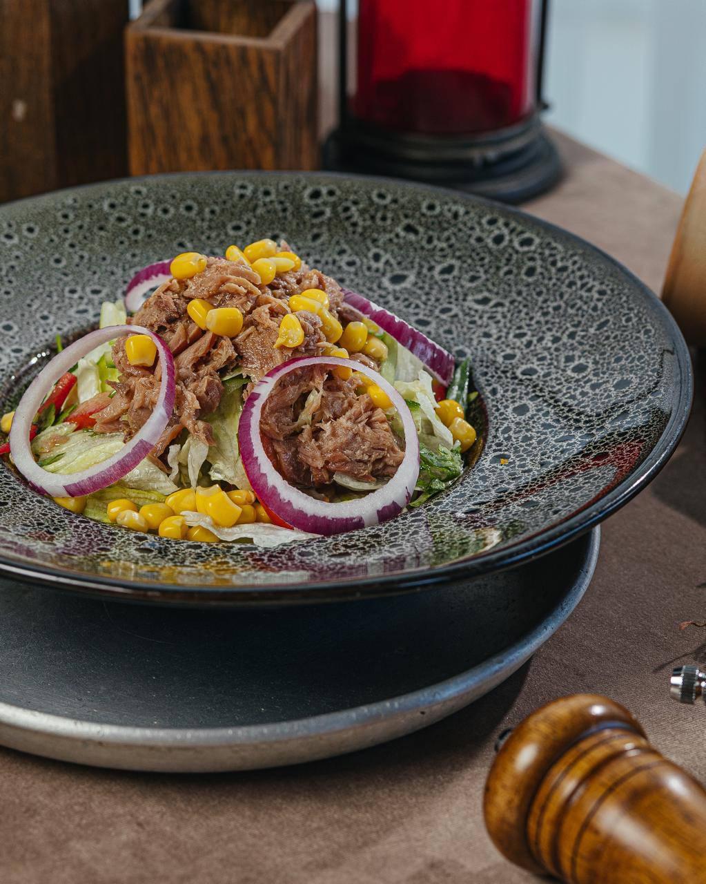 Ton balığı salatı