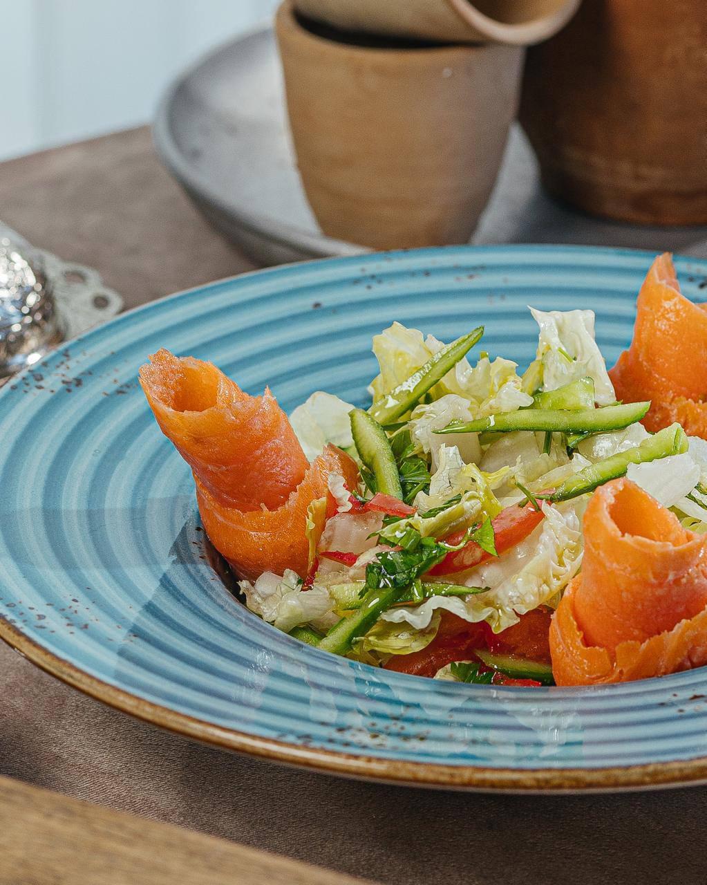 Qızıl balıq salatı