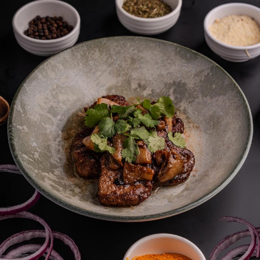 Göbələk və Soya sousu ilə can  əti