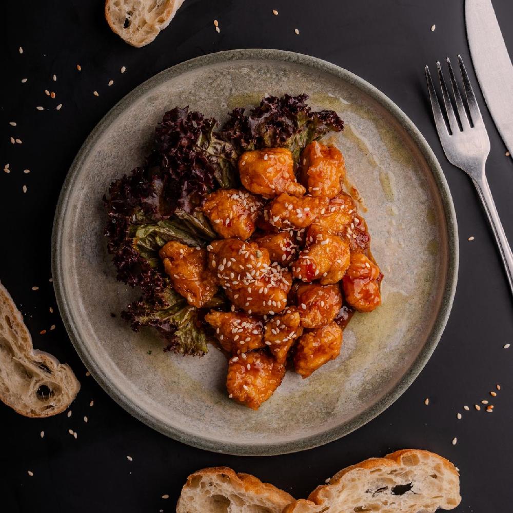 Toyuqlu popkorn Asiya sousu ilə