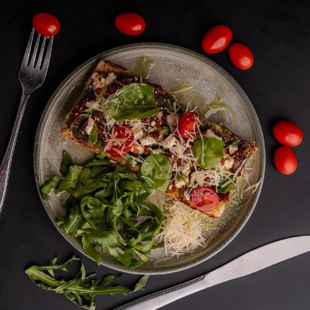 Feta və Pesto souslu brusketa