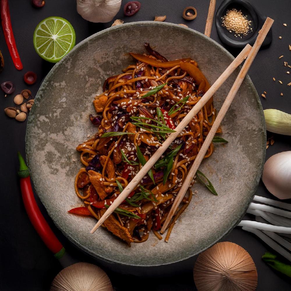 Toyuq və Tərəvəzli Nudels