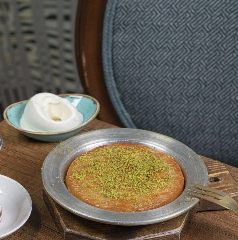 Künəfə dondurma ilə