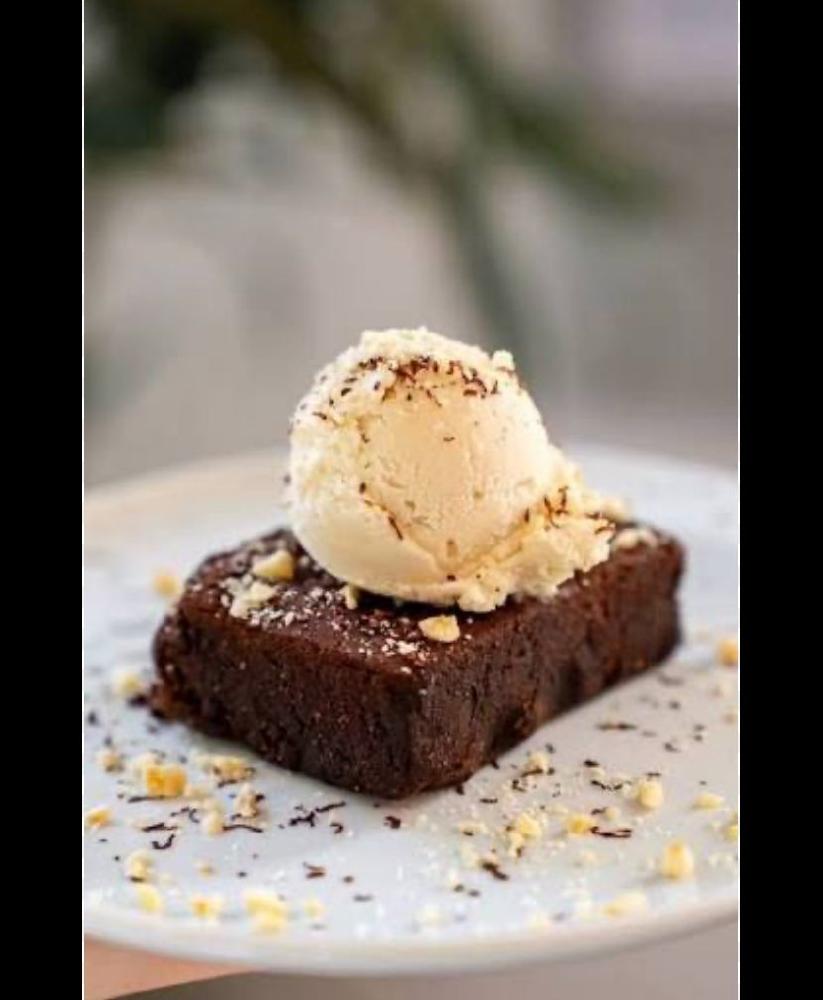 Brauni dondurma ilə