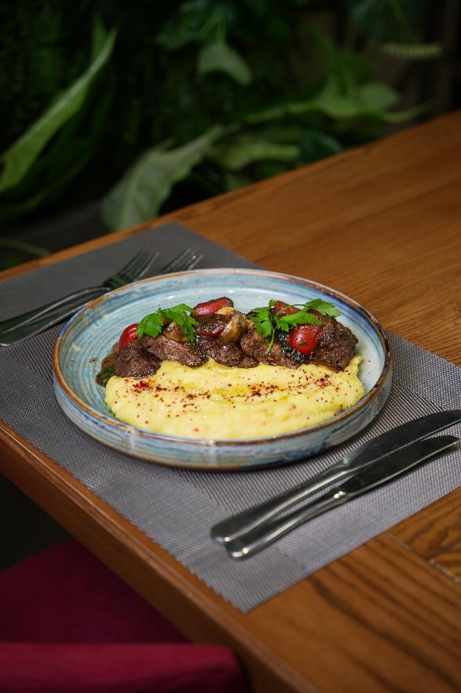 Kartof püresi ilə mal əti medalionu  (500 qr)