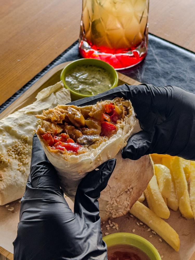 Mexican Roll ət ilə (acılı/sadə)