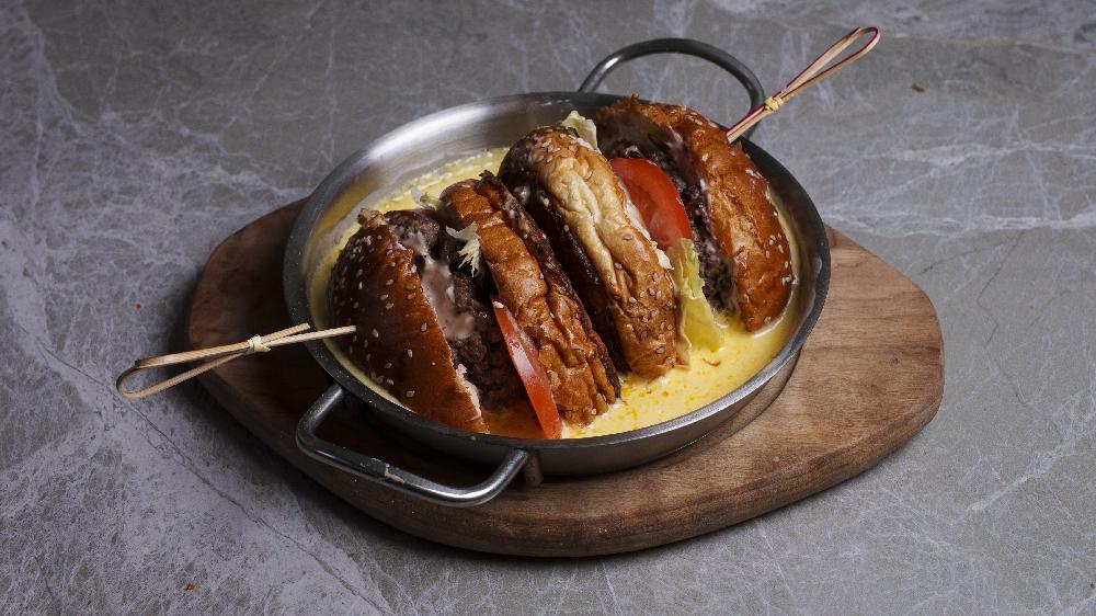 Ət Burger Pendirli sous ilə