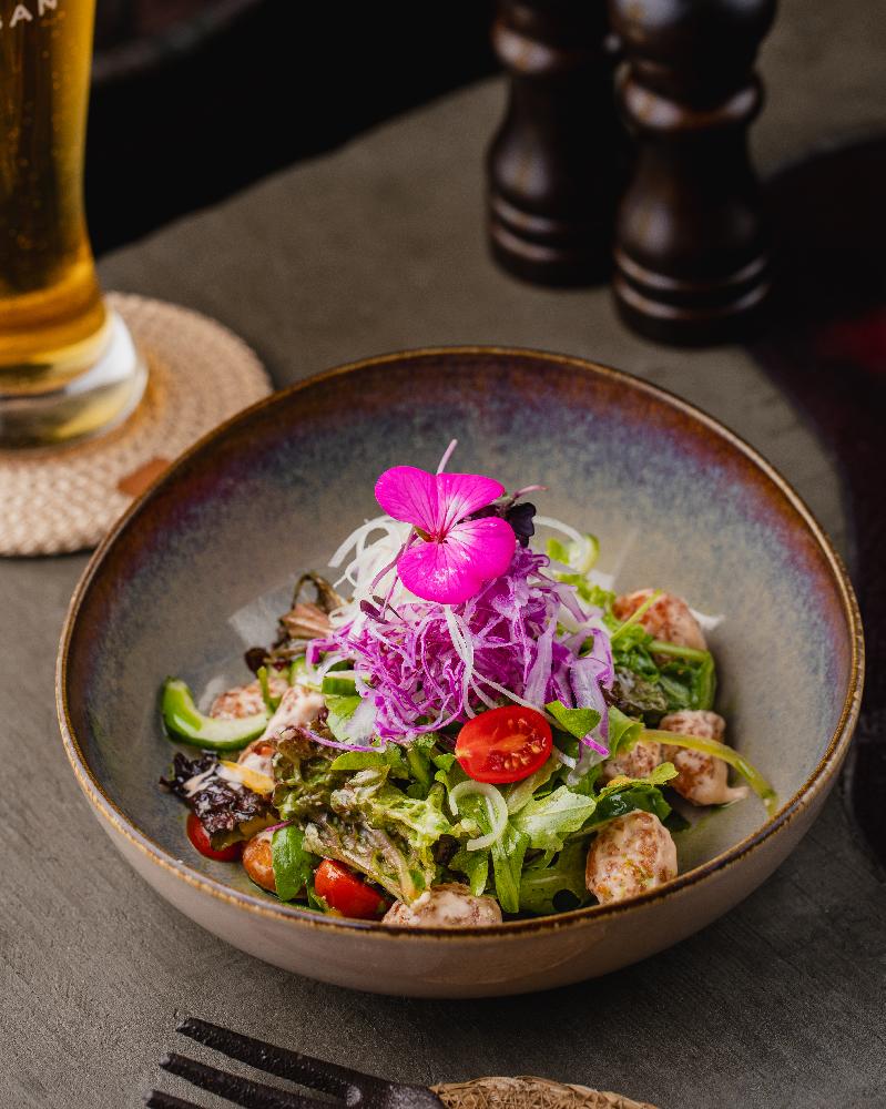 Popkorn krevet salatı