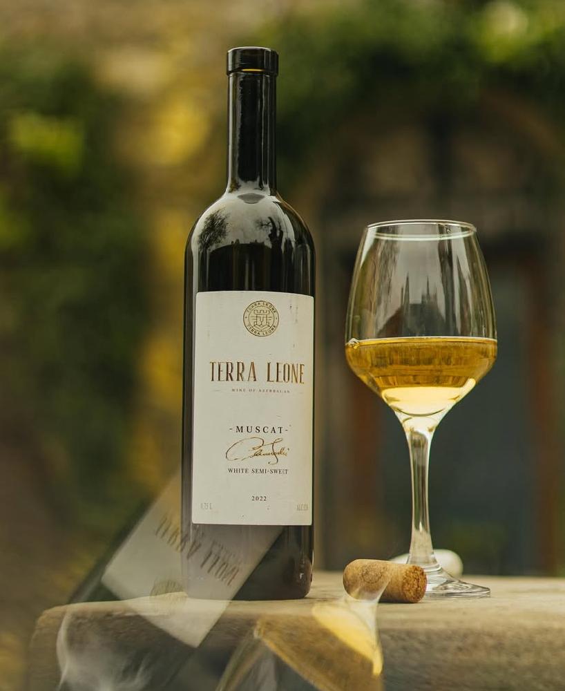 Terra Leone Muscat (white semi sweet )