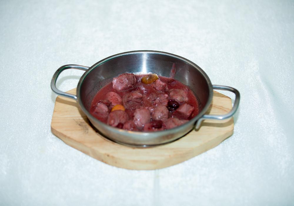 Quzu albalı qovurma