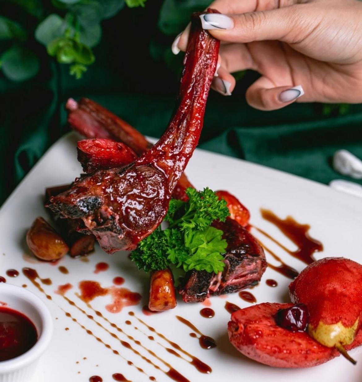 Albalılı quzu qabırğası