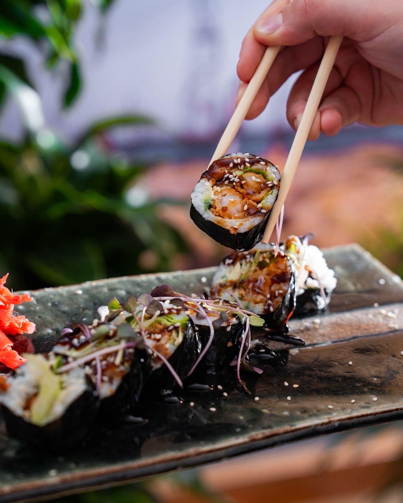 Tiger prawns maki