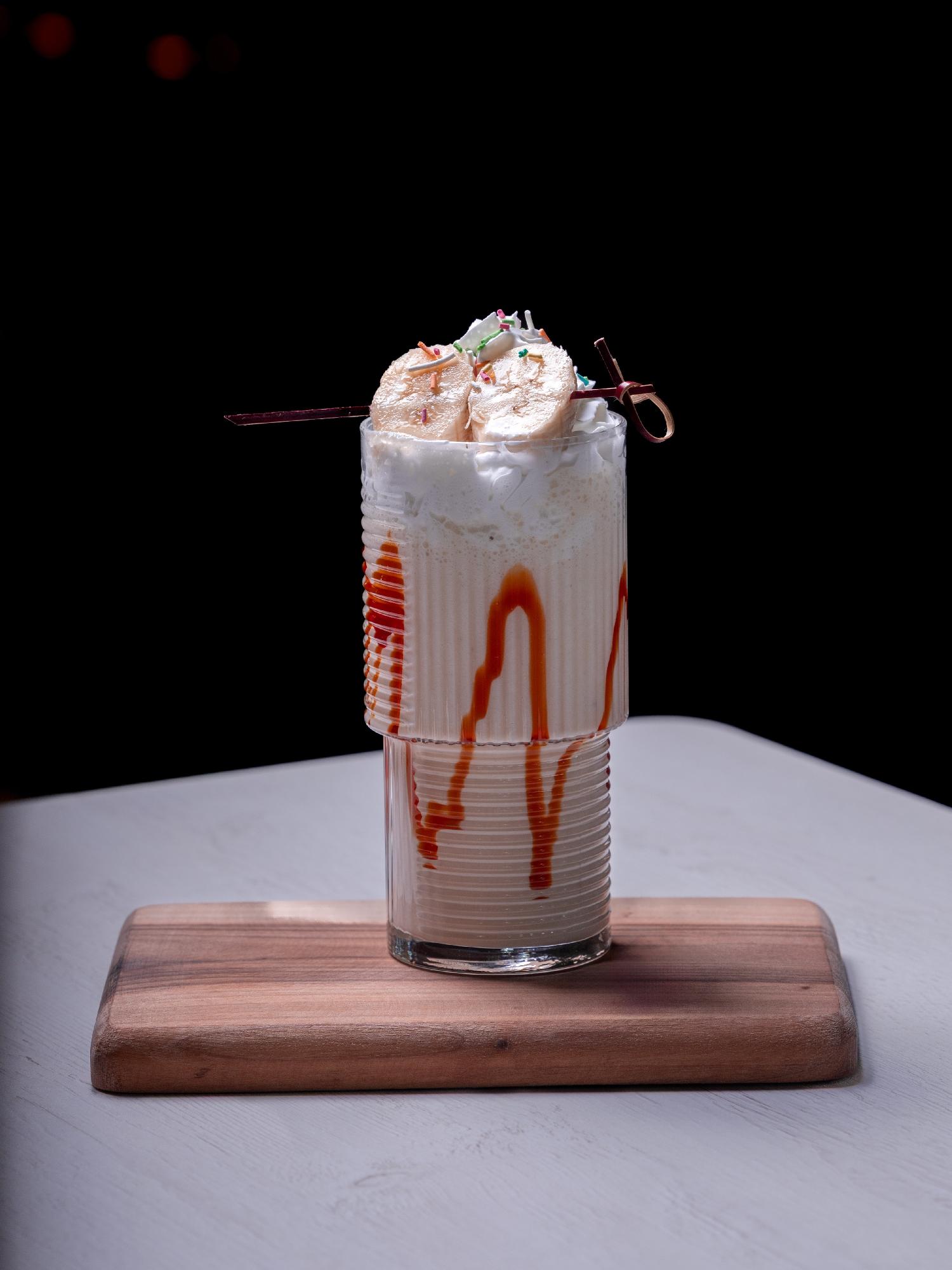 BANANA MILKSHAKE 