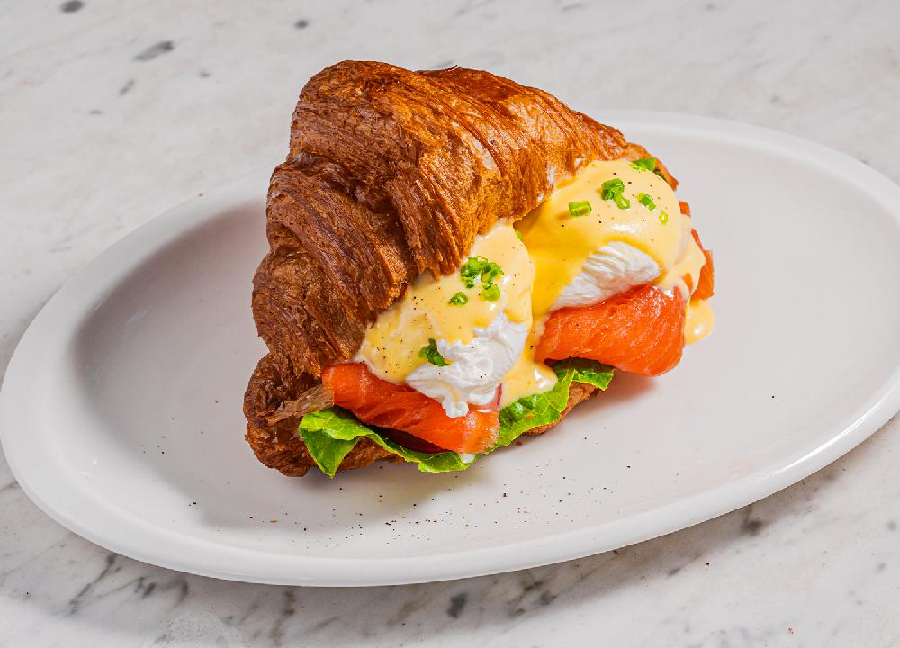 KRUASAN, HİSƏ VERİLMİŞ QIZILBALIQ İLƏ VƏ POŞ YUMURTA