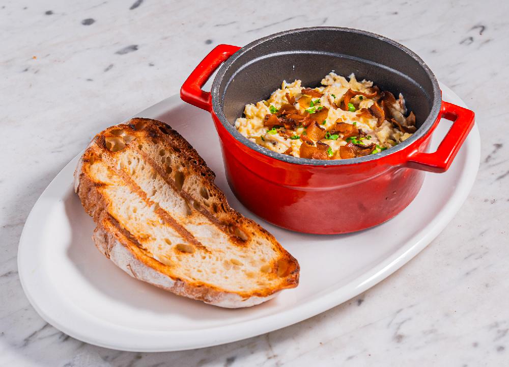 GÖBƏLƏKLİ ÇIRPILMIŞ YUMURTA