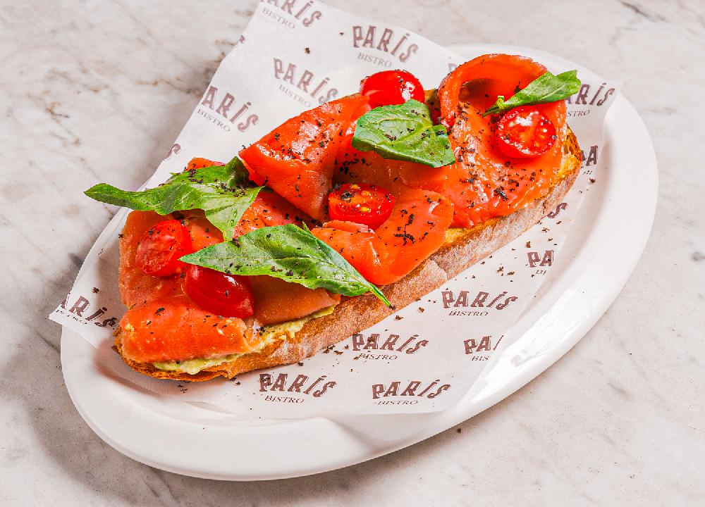 BRUSKETA – QIZILBALIQ VƏ AVOKADO İLƏ