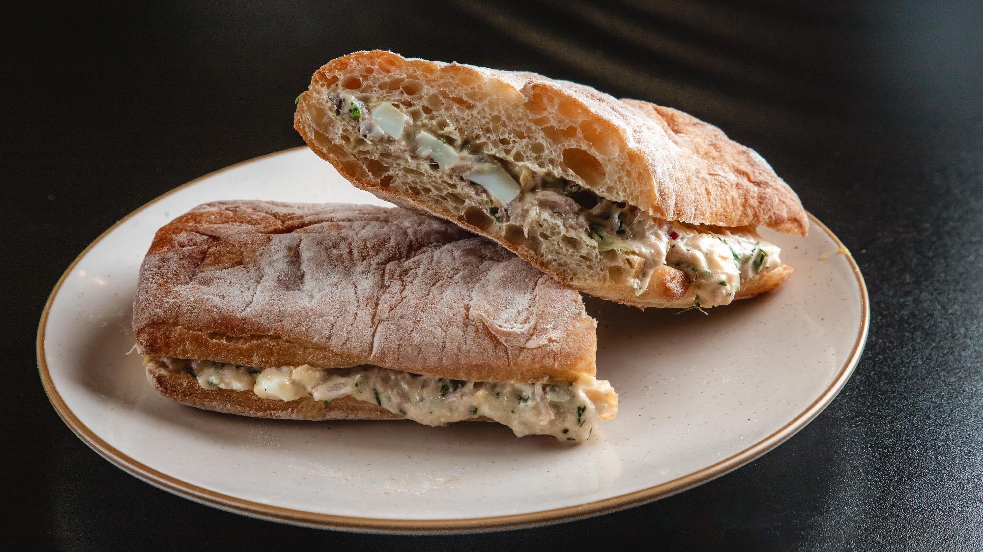 Tuna sandwich - Ciabatta ilə