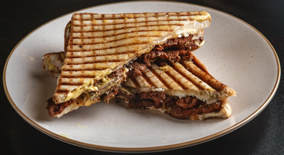 Protein tostu -Tost çörəyi ilə