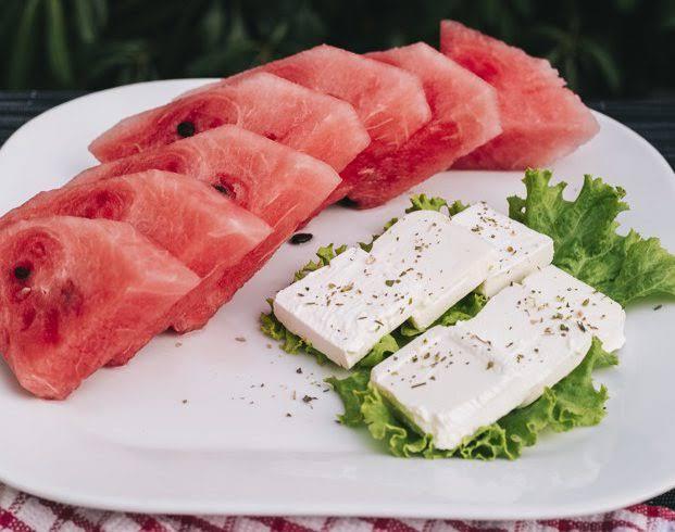 Qarpız pendir ilə  