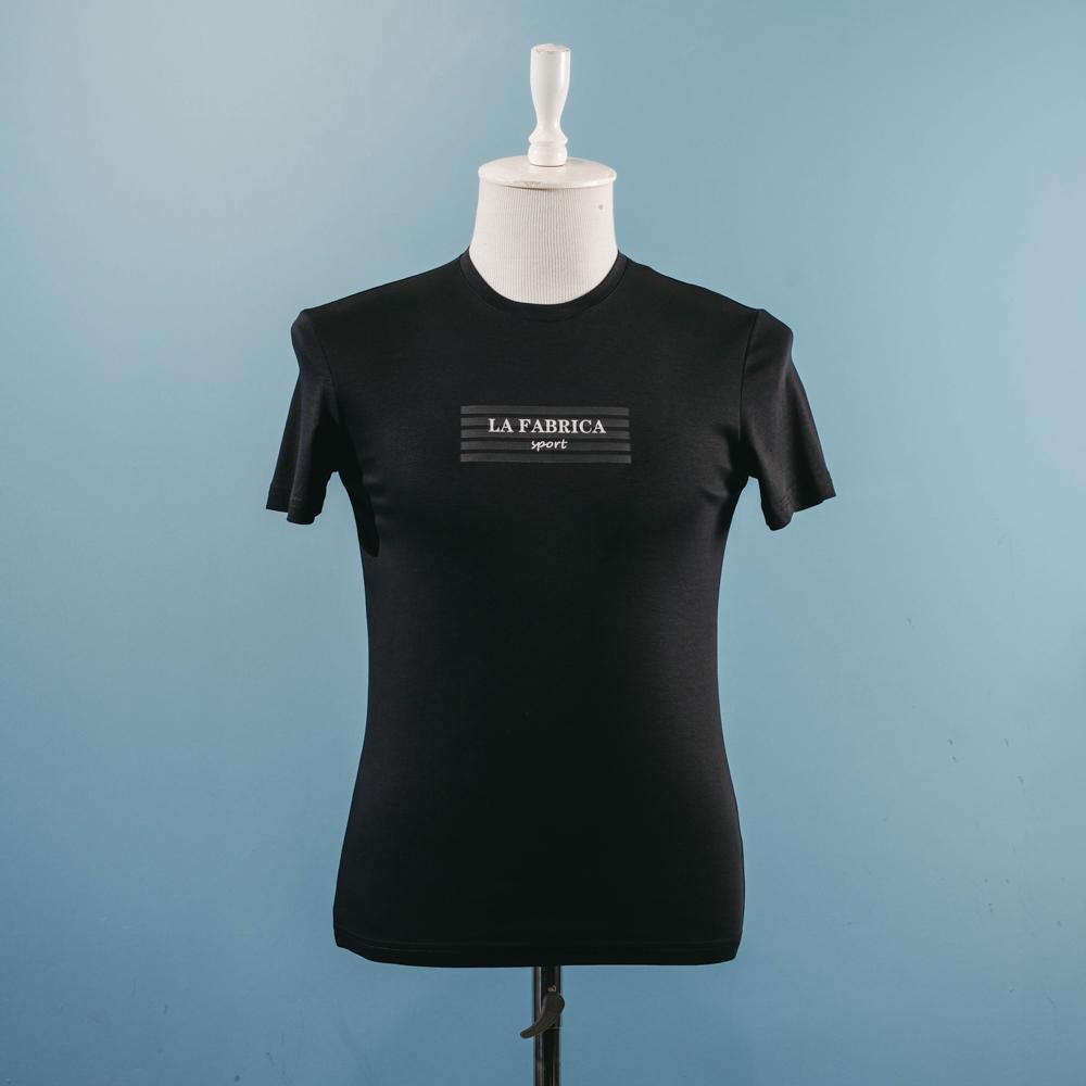 Qara naxışlı t-shirt