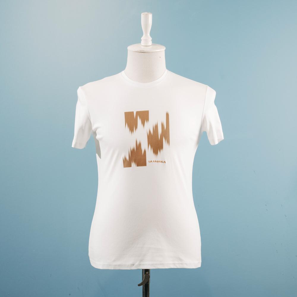 Ağ naxışlı t-shirt