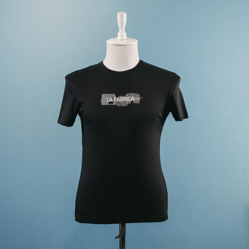 Qara naxışlı t-shirt