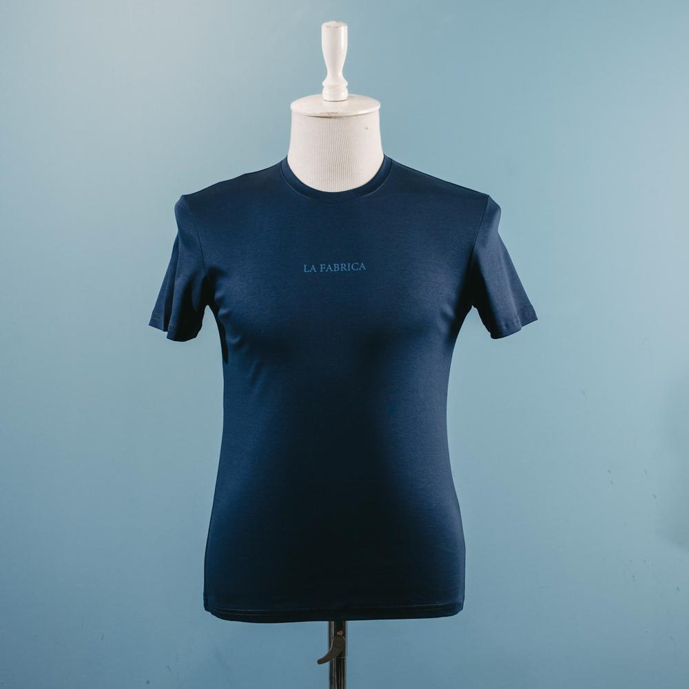 Göy sadə t-shirt